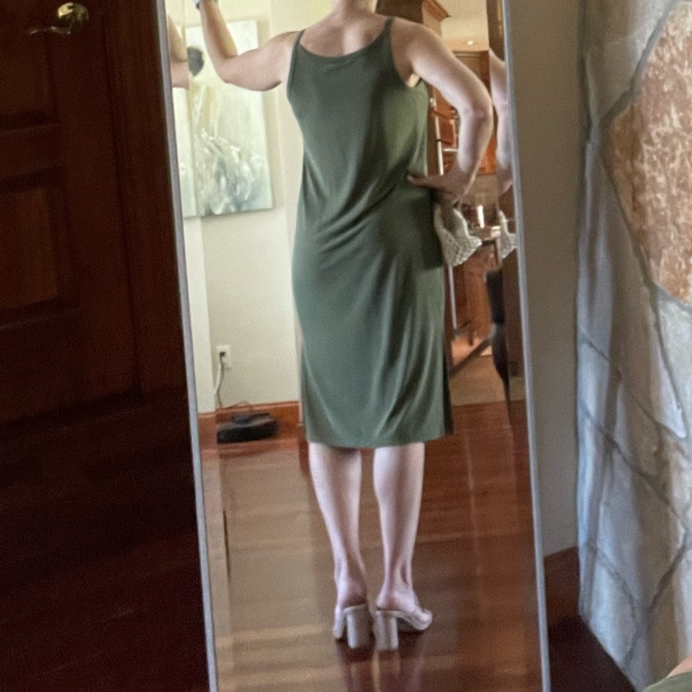• SLEEVELESS MIDI DRESS • - Picture 3 of 3